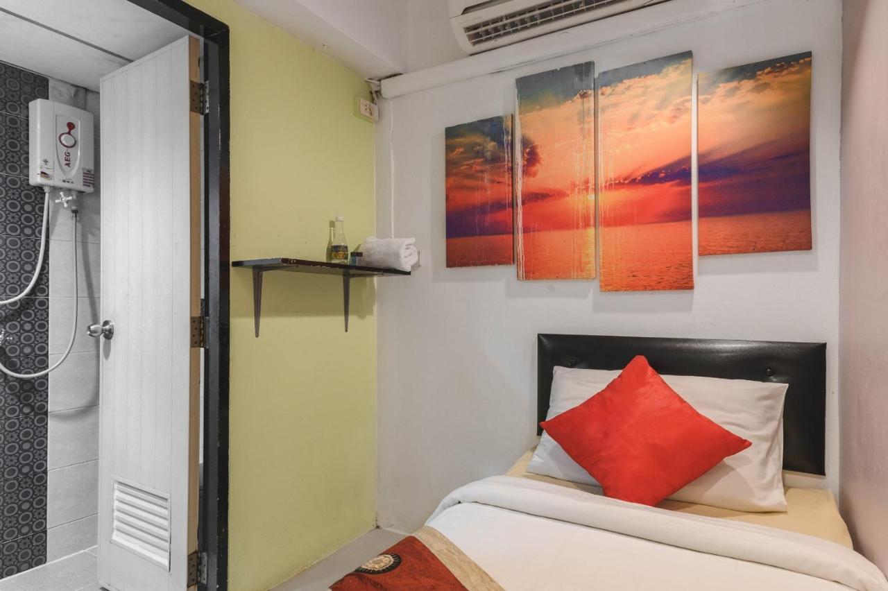 Happio Near Chabad House Hotel Bangkok Exterior foto