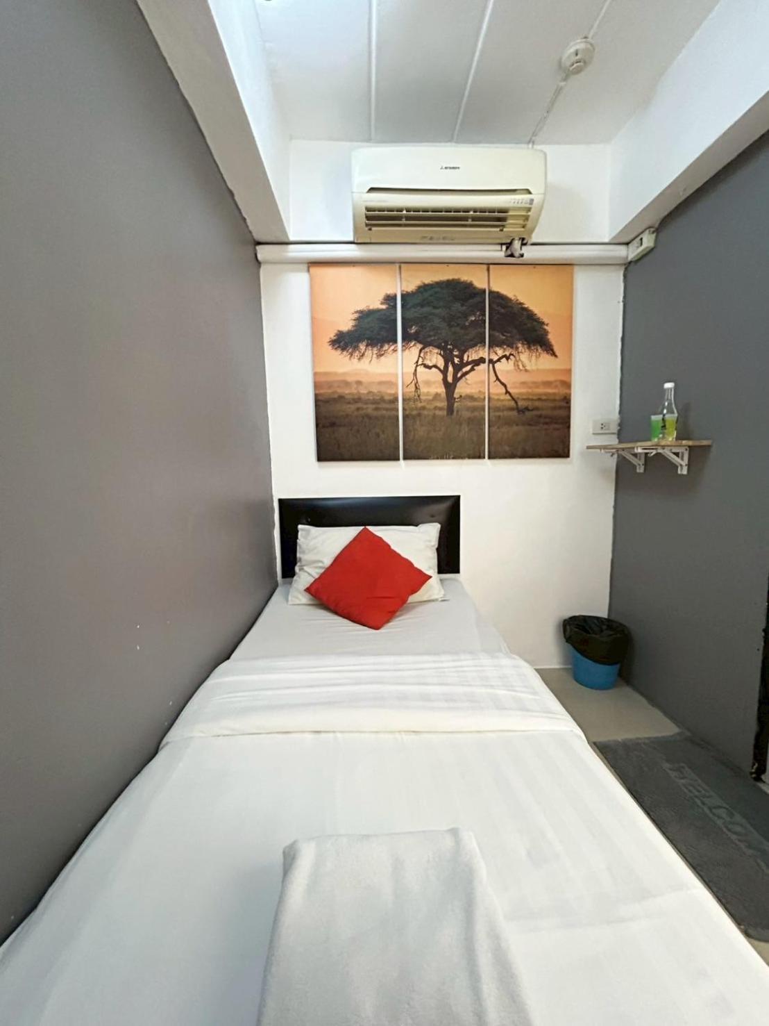 Happio Near Chabad House Hotel Bangkok Exterior foto